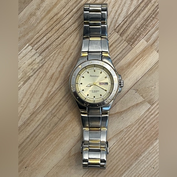 Armitron Men’s Watch Vintage Two Tone Bracelet Yellow Dial Day Date Windows - Picture 5 of 11